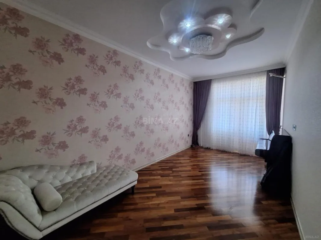 Satılır 4 otaqlı mənzil 220 m²