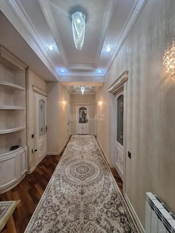 Satılır 4 otaqlı mənzil 220 m²