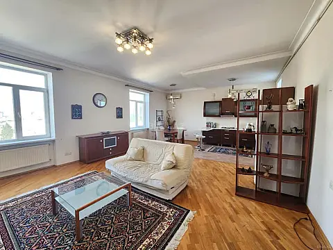 Satılır 3 otaqlı mənzil 110 m²
