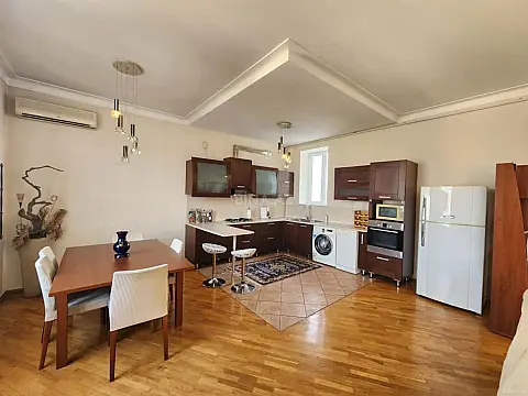 Satılır 3 otaqlı mənzil 110 m²