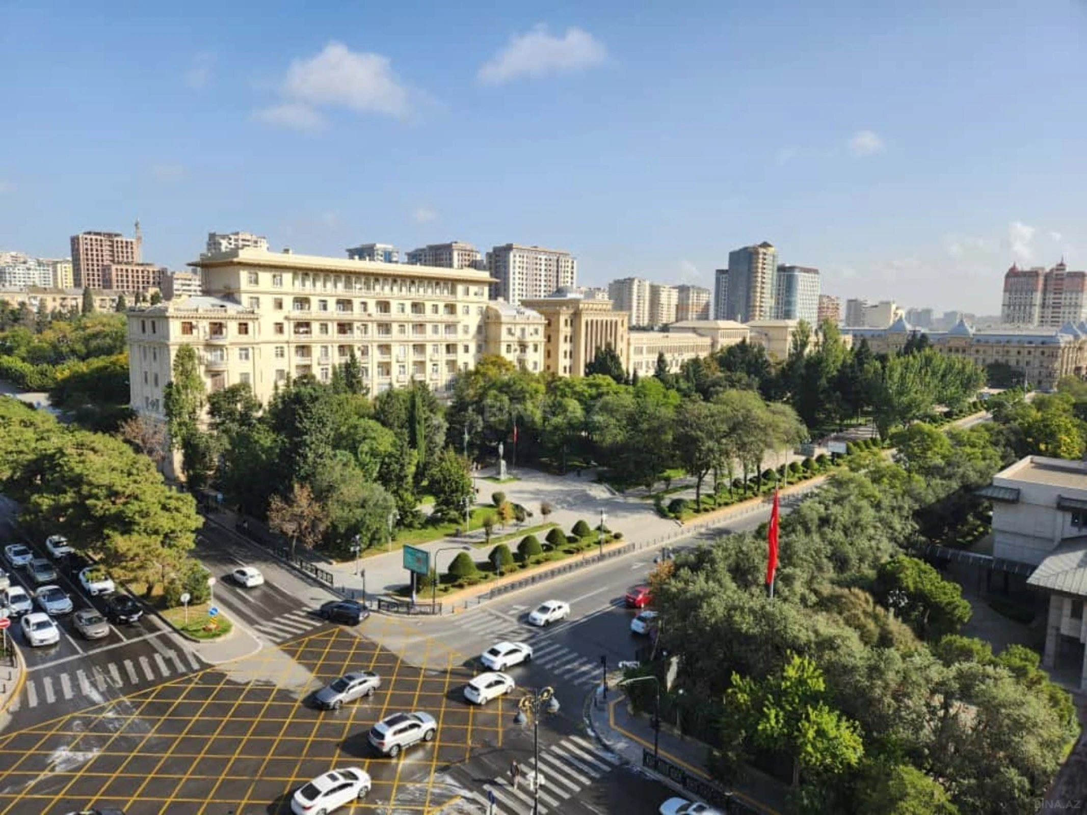 Satılır 3 otaqlı mənzil 110 m²