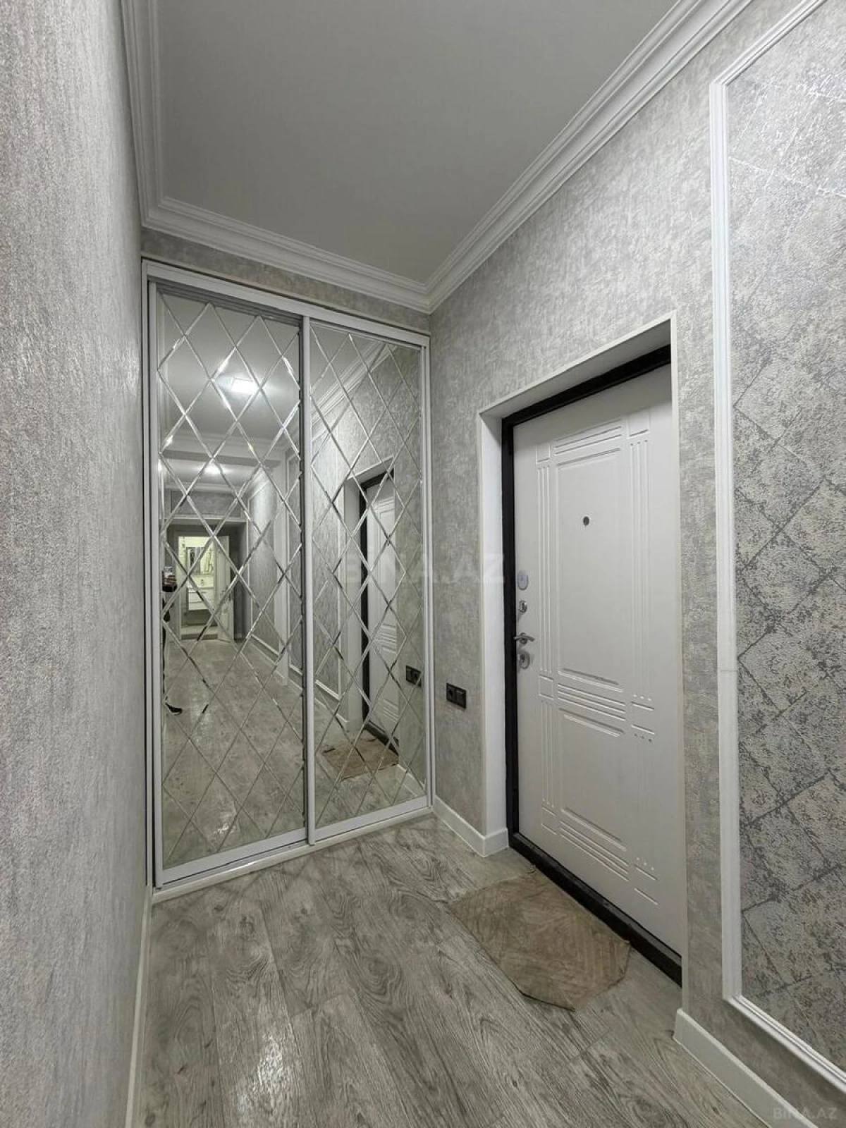 Satılır 3 otaqlı mənzil 76 m²