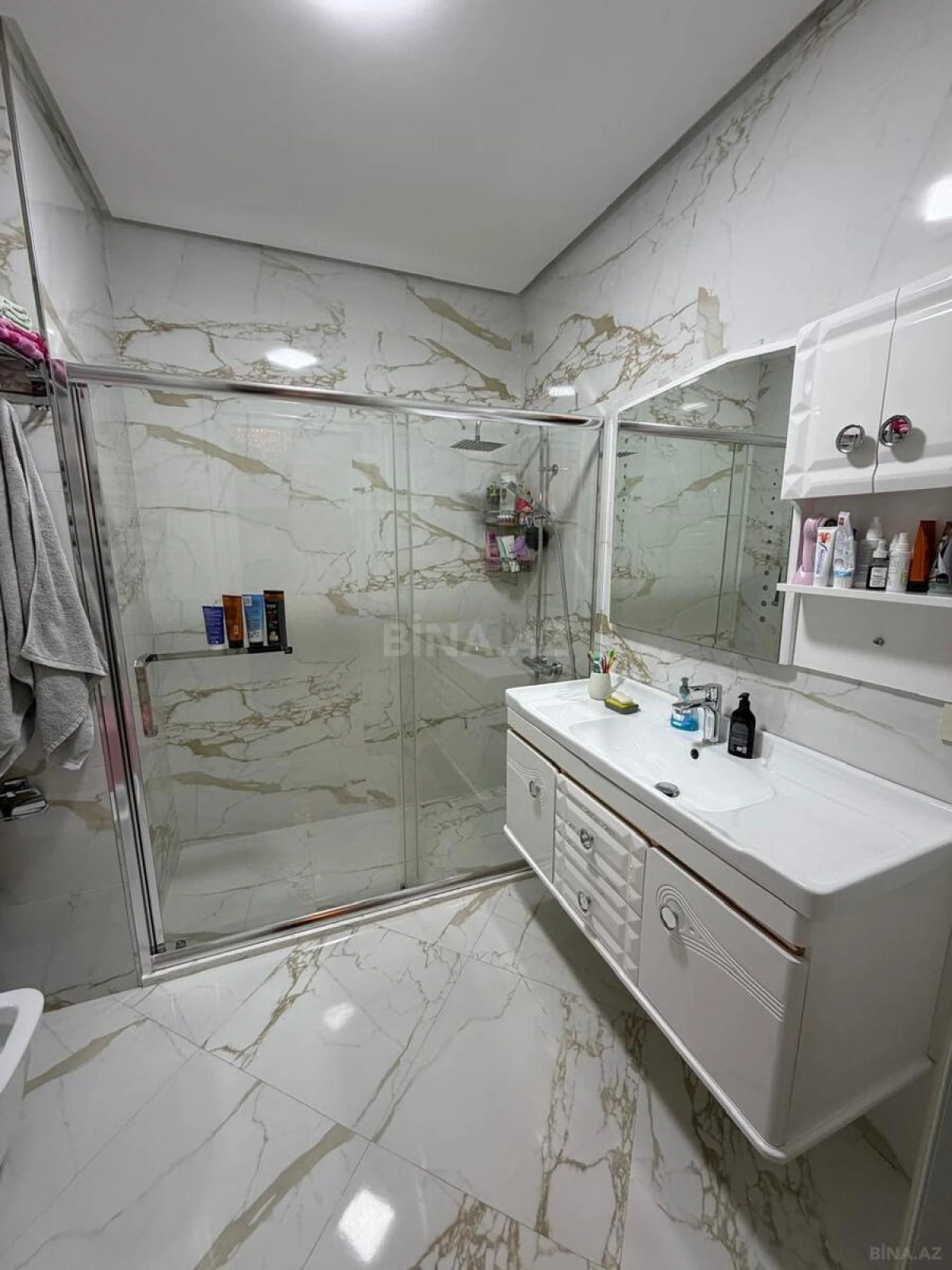 Kirayə verilir 3 otaqlı mənzil 170 m²
