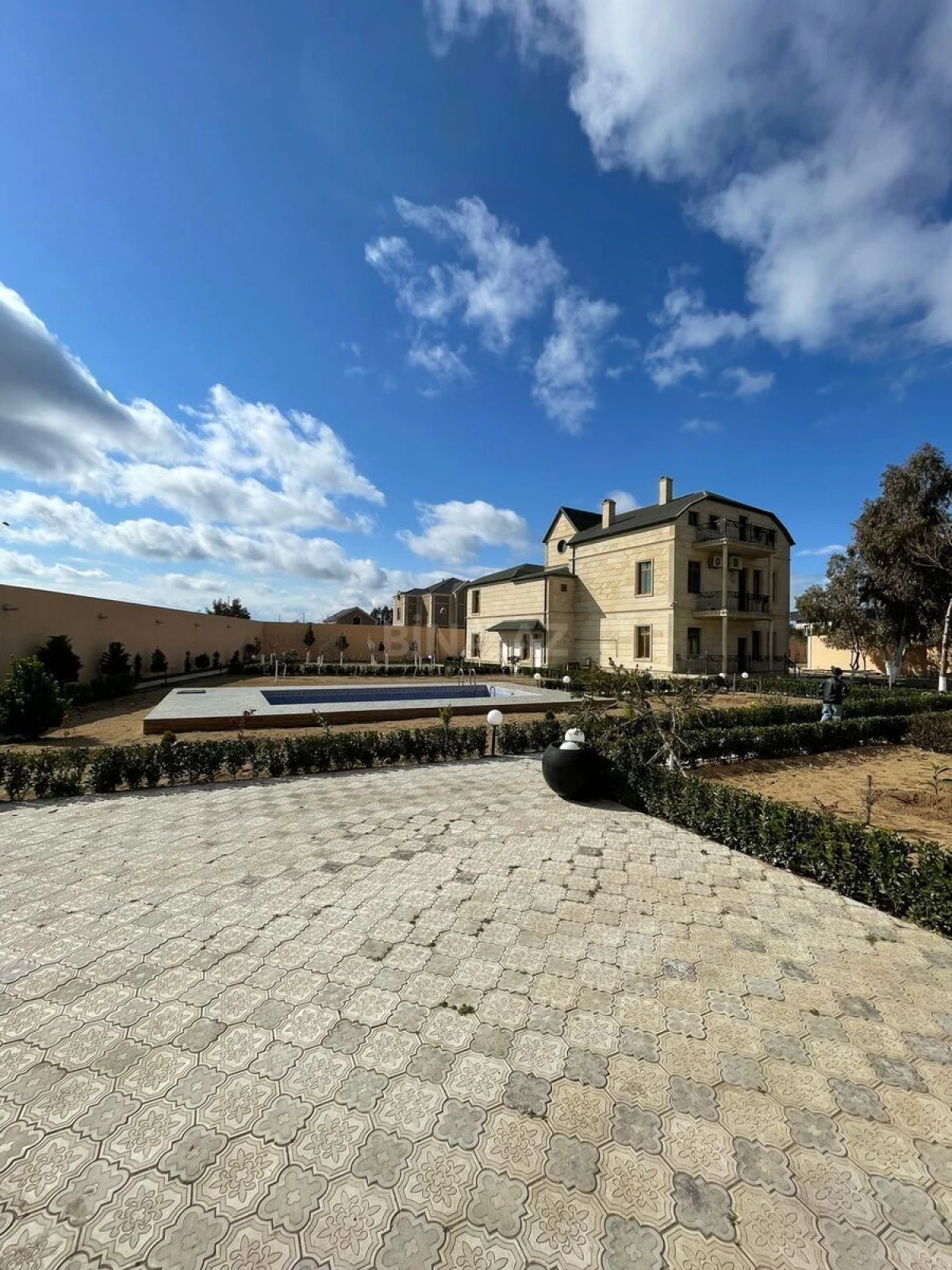 Satılır 8 otaqlı həyət evi 435 m²