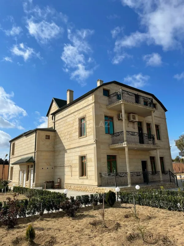 Satılır 8 otaqlı həyət evi 435 m²