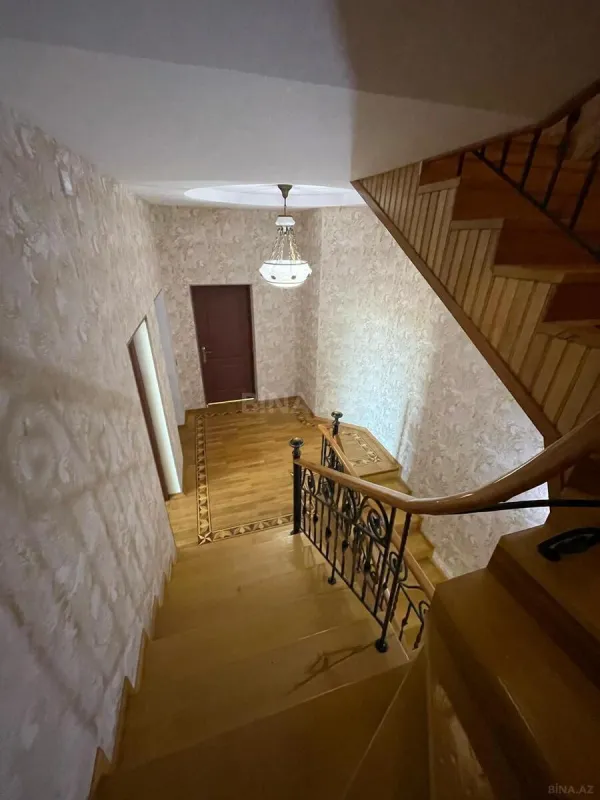 Satılır 8 otaqlı həyət evi 435 m²