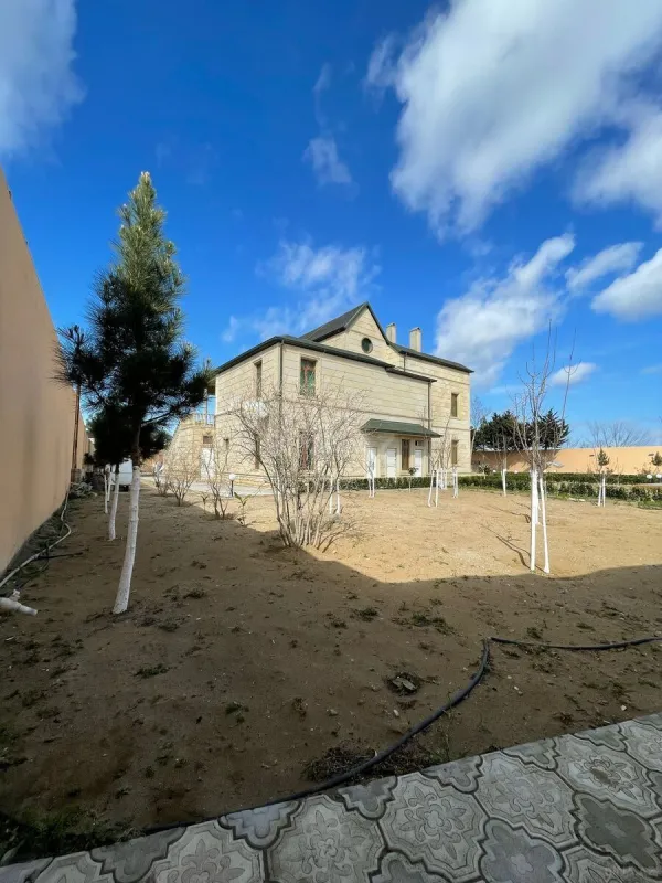 Satılır 8 otaqlı həyət evi 435 m²