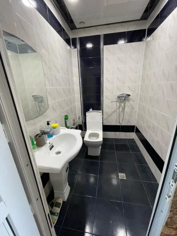 Satılır 8 otaqlı həyət evi 435 m²