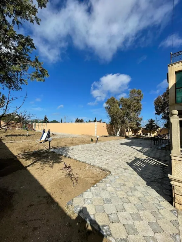 Satılır 8 otaqlı həyət evi 435 m²