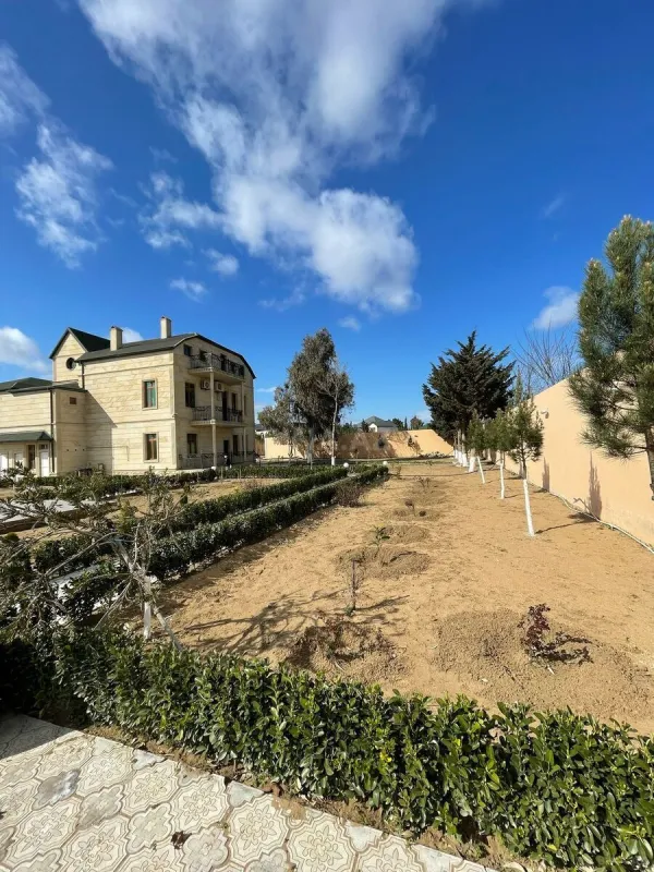 Satılır 8 otaqlı həyət evi 435 m²