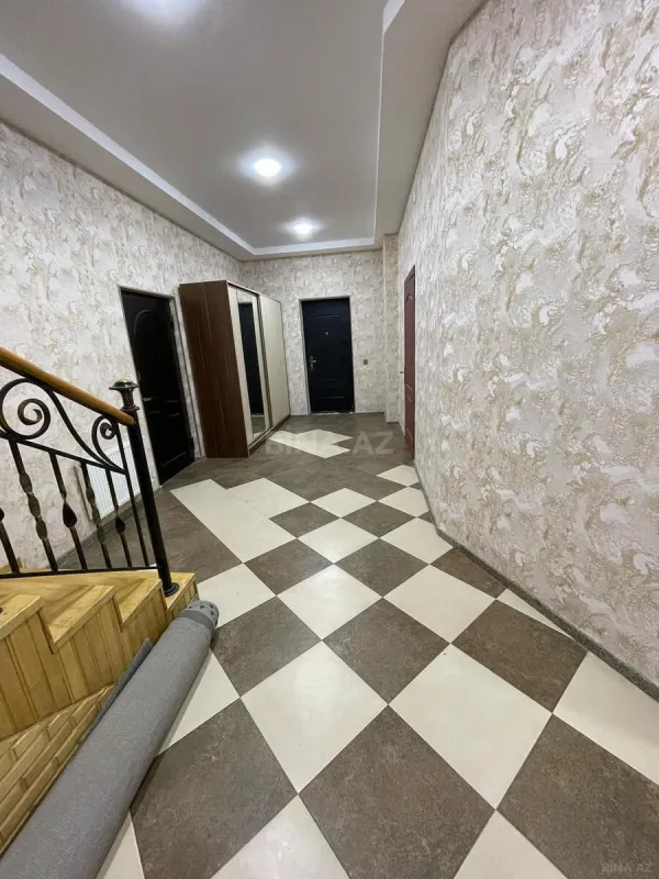 Satılır 8 otaqlı həyət evi 435 m²