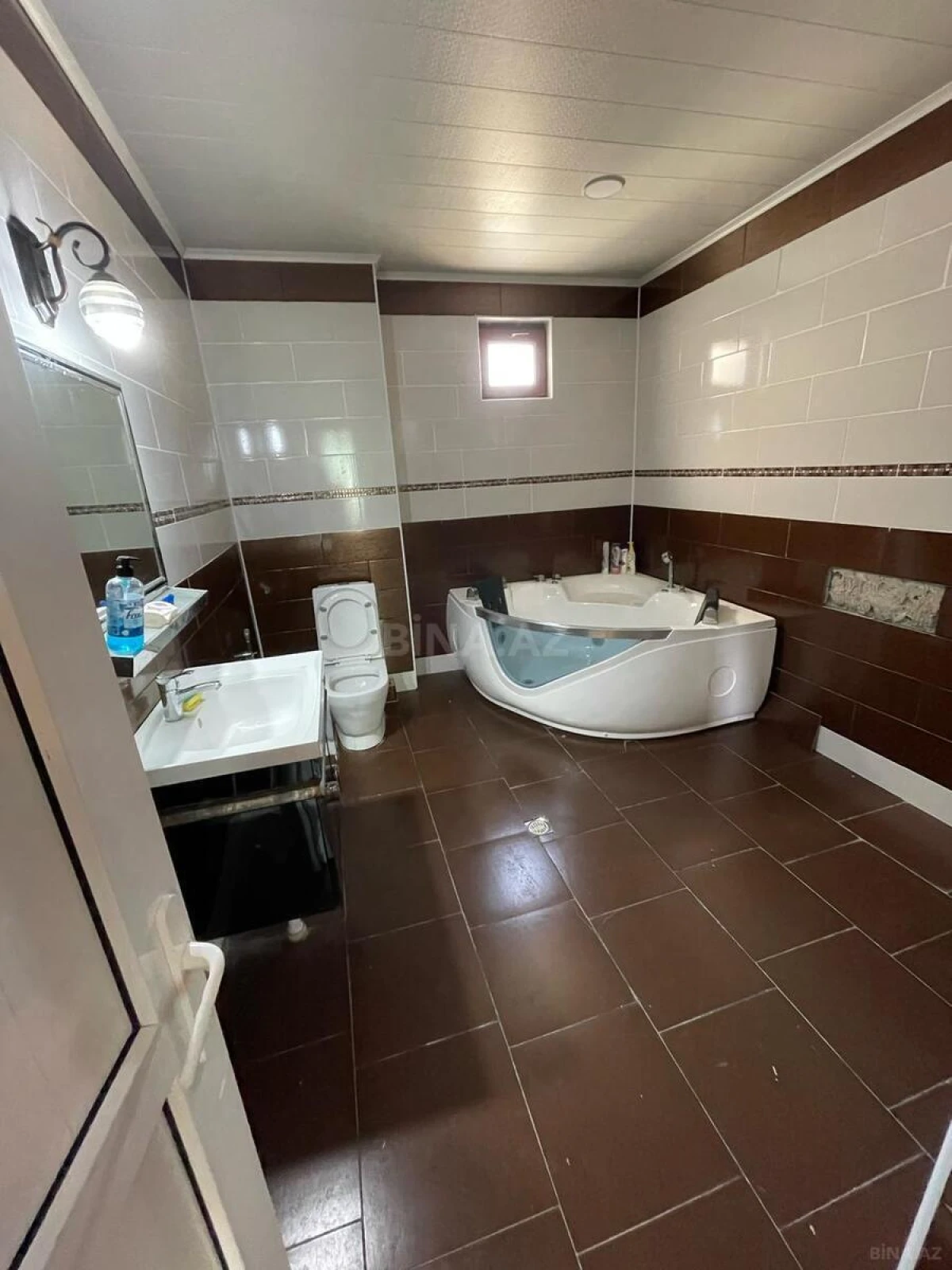 Satılır 8 otaqlı həyət evi 435 m²