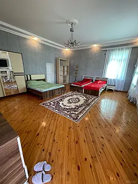 Satılır 8 otaqlı həyət evi 435 m²