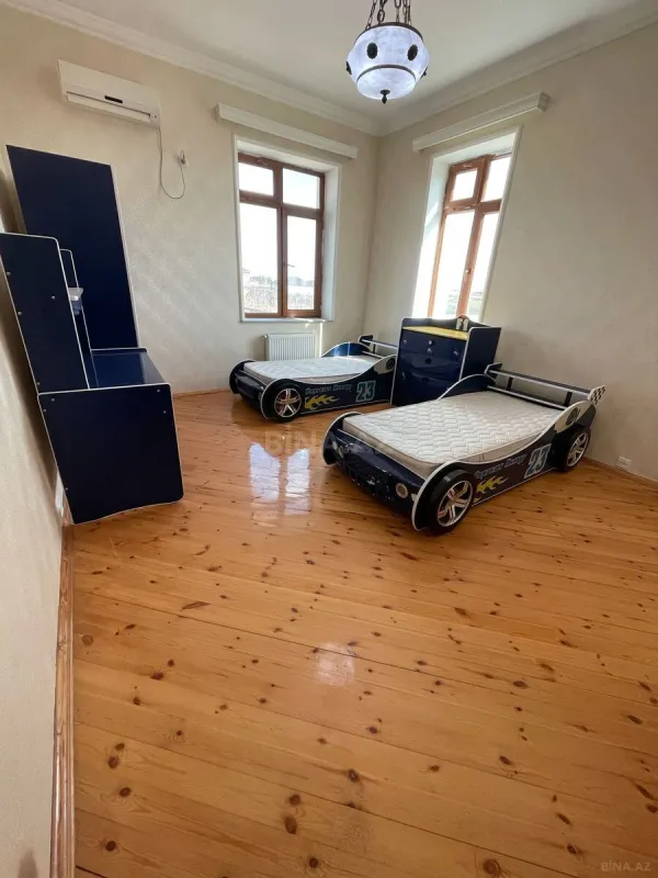 Satılır 8 otaqlı həyət evi 435 m²
