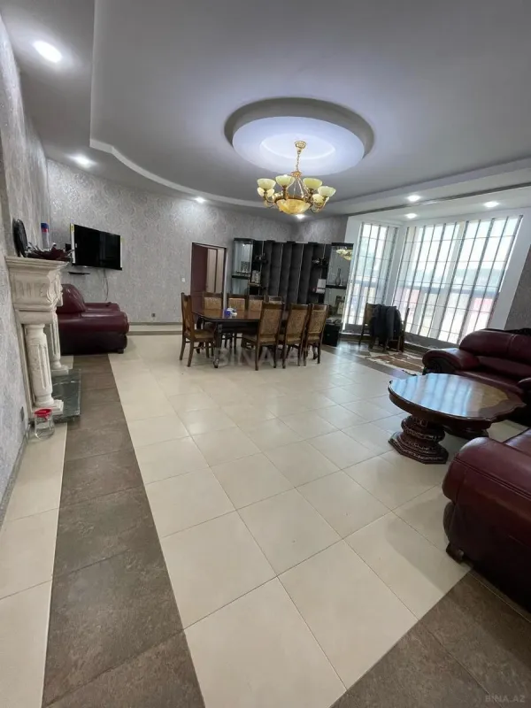 Satılır 8 otaqlı həyət evi 435 m²