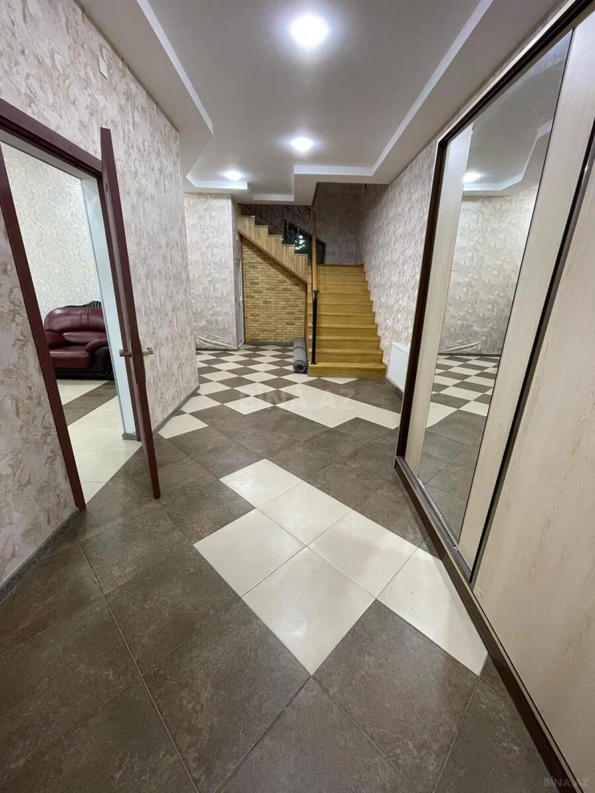 Satılır 8 otaqlı həyət evi 435 m²