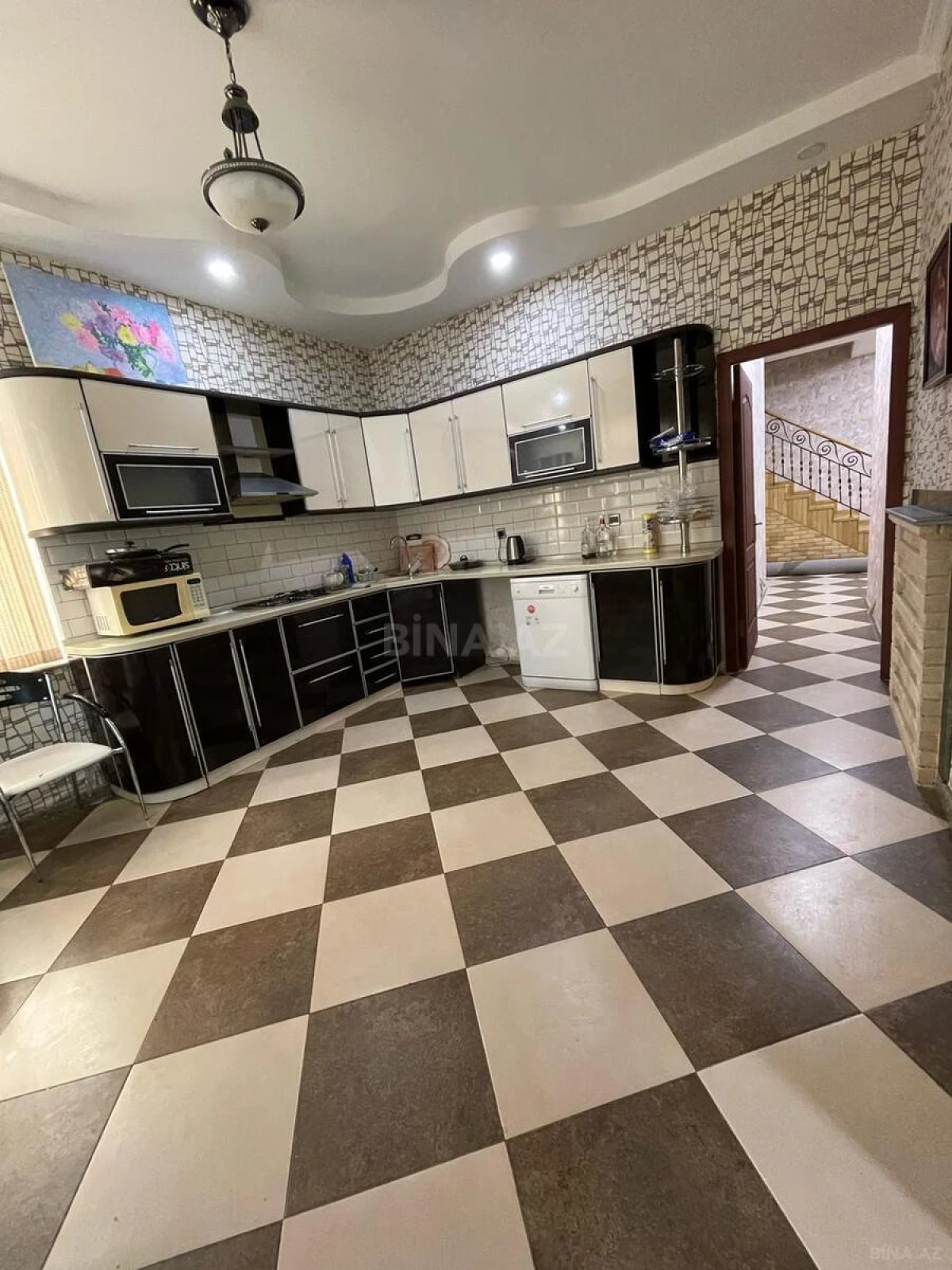 Satılır 8 otaqlı həyət evi 435 m²