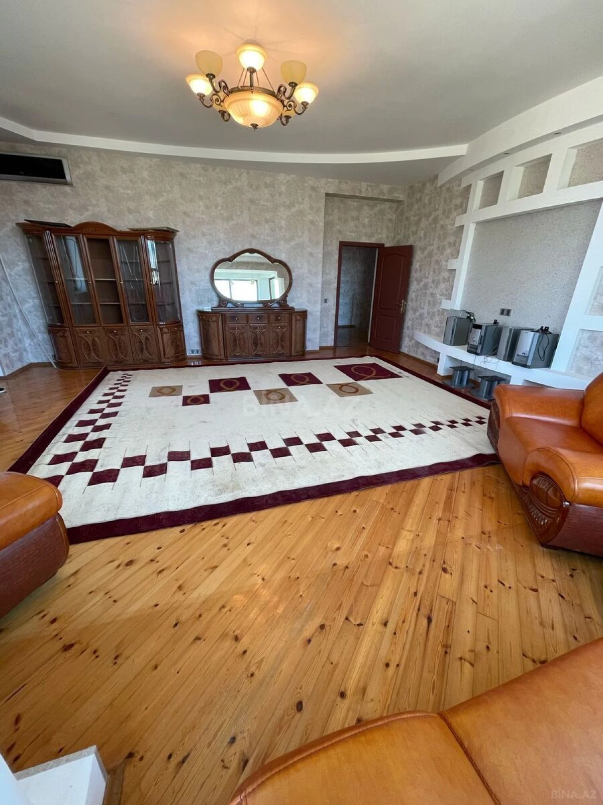 Satılır 8 otaqlı həyət evi 435 m²