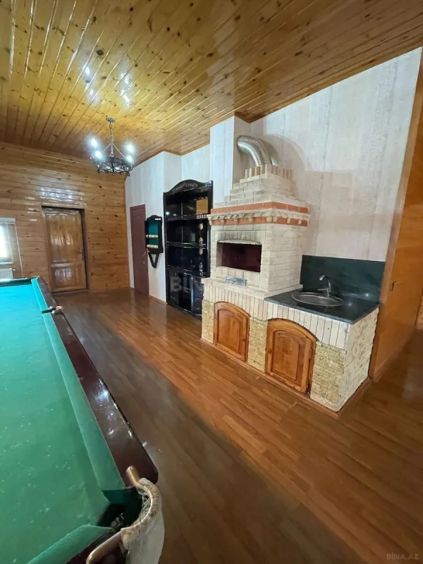 Satılır 8 otaqlı həyət evi 435 m²