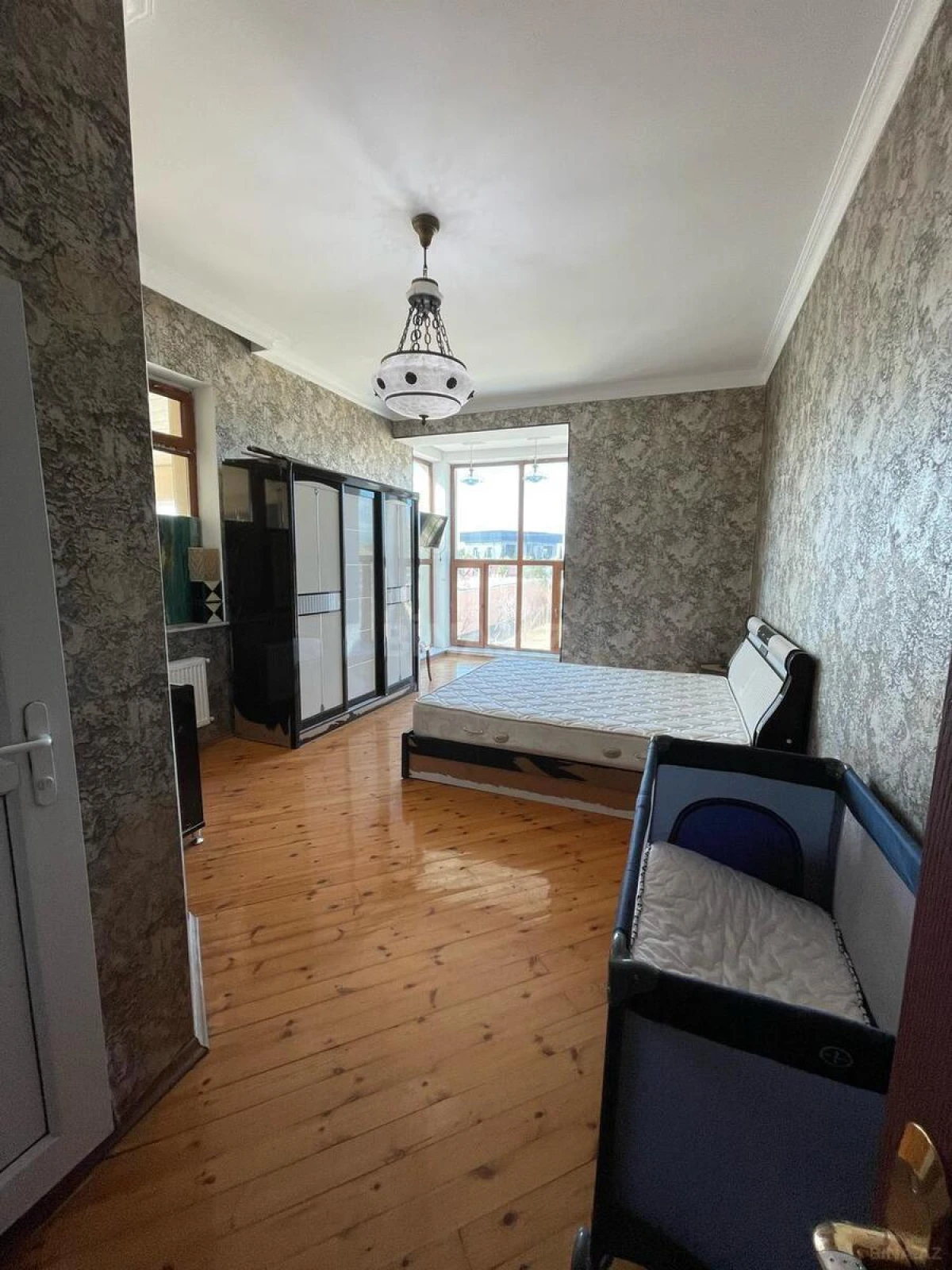 Satılır 8 otaqlı həyət evi 435 m²