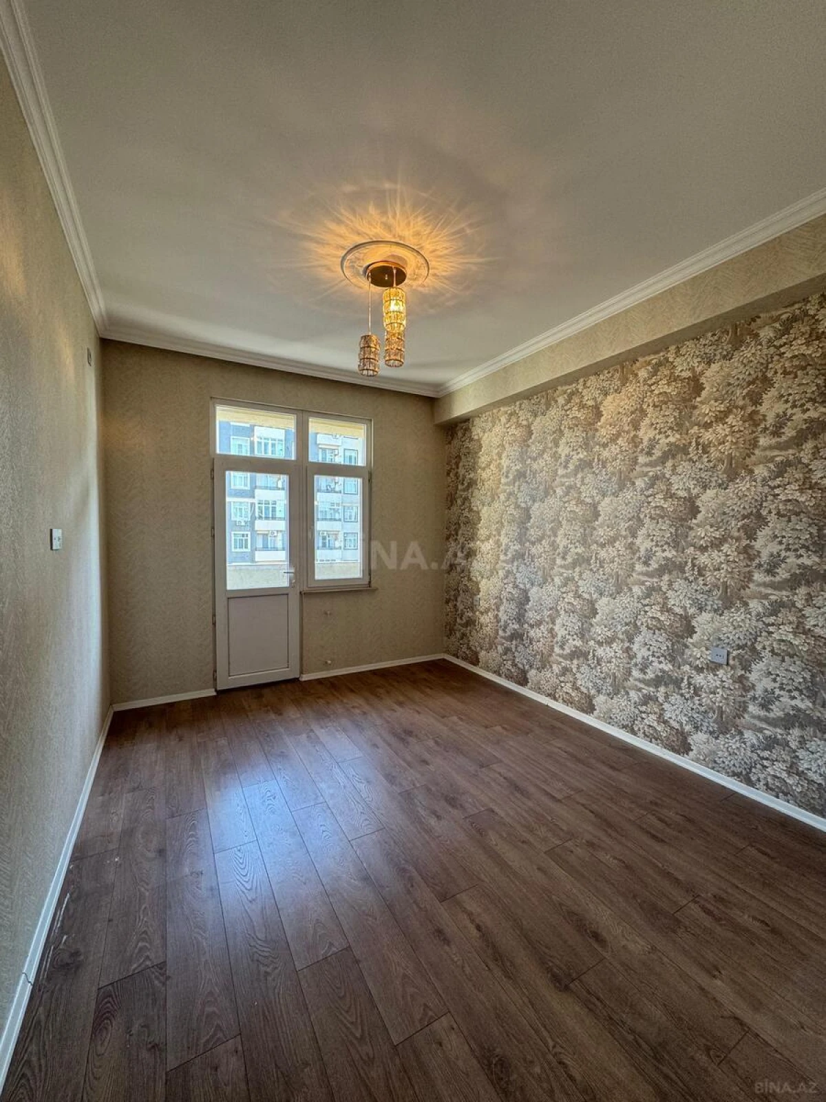 Satılır 3 otaqlı mənzil 105 m²
