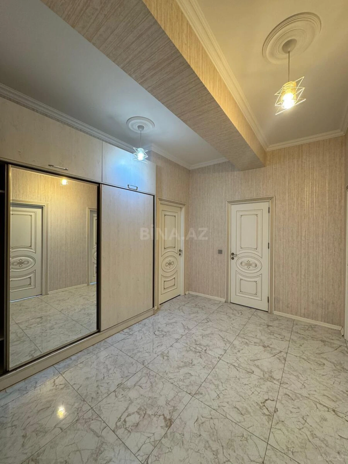 Satılır 3 otaqlı mənzil 105 m²