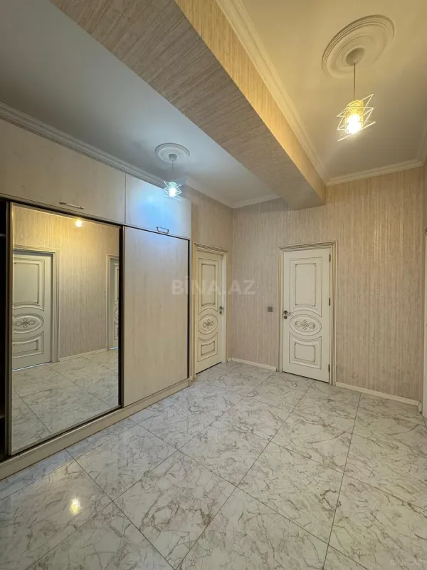 Satılır 3 otaqlı mənzil 105 m²