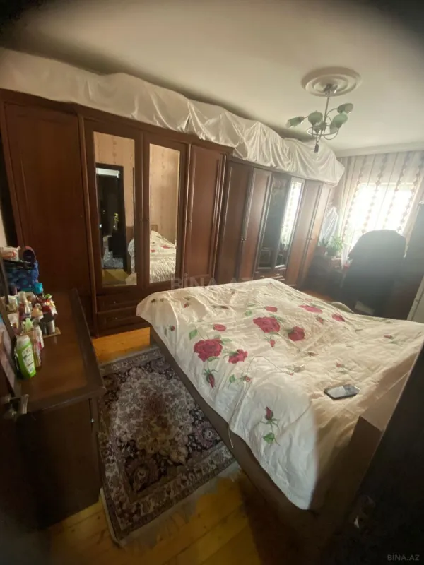 Satılır 5 otaqlı mənzil 100 m²