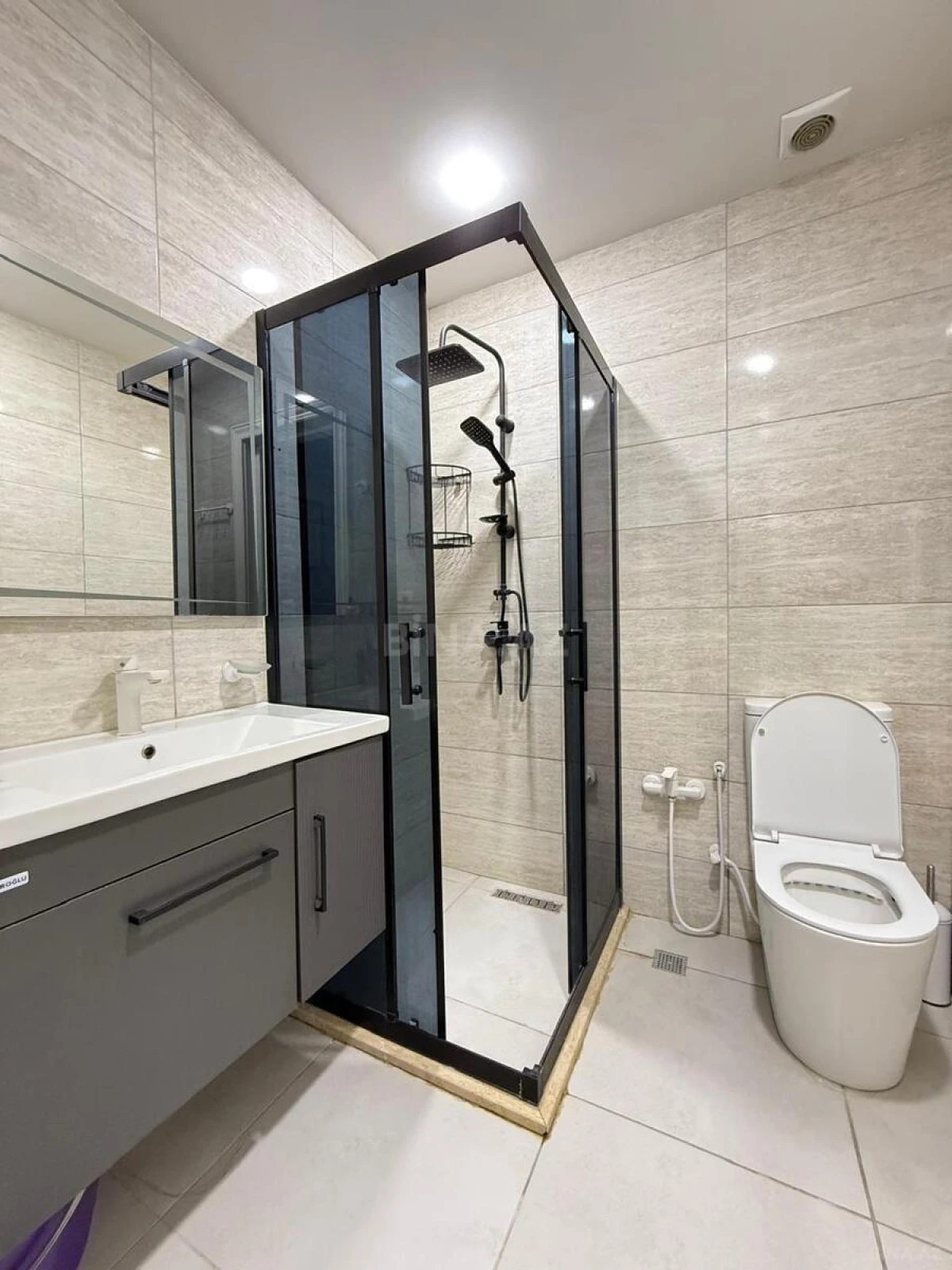 Kirayə verilir 2 otaqlı mənzil 65 m²