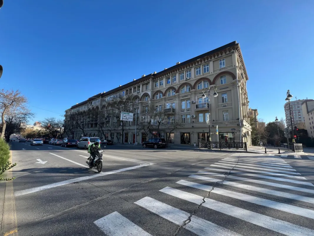 Satılır 3 otaqlı mənzil 105 m²