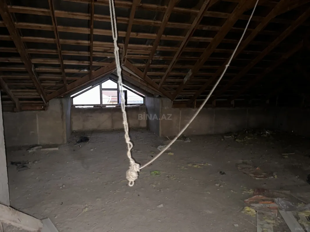 Satılır 7 otaqlı həyət evi 244 m²