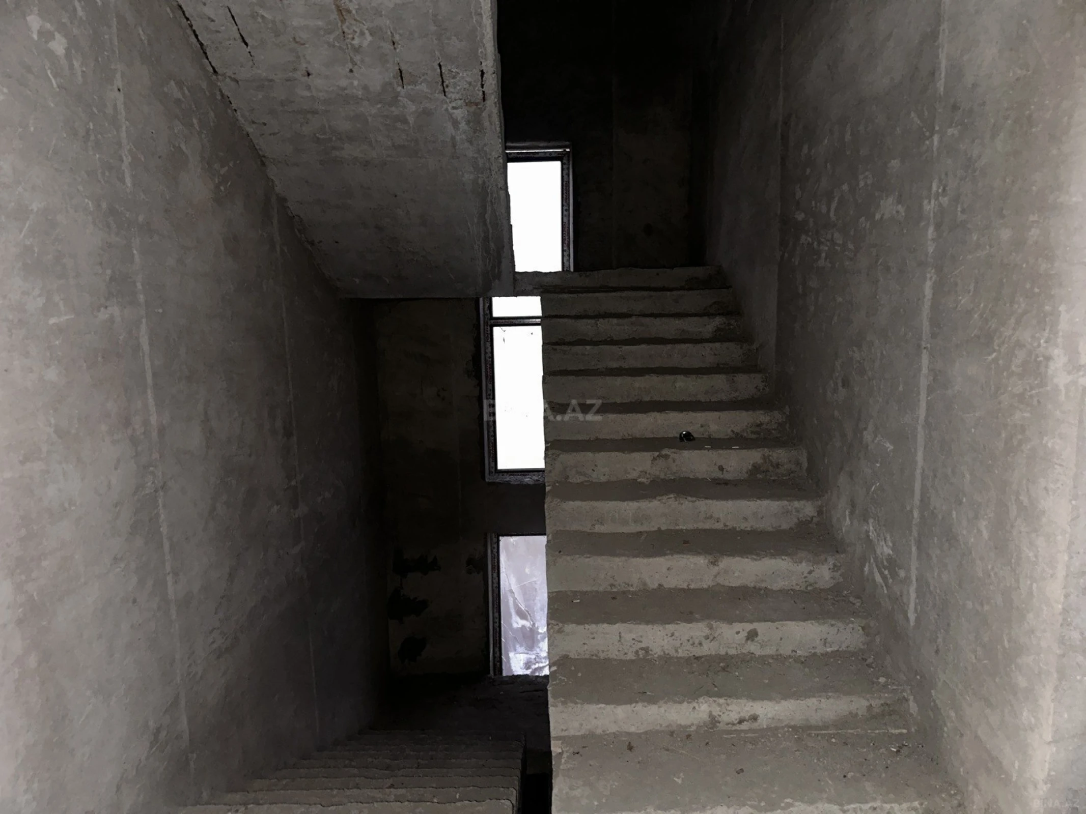 Satılır 7 otaqlı həyət evi 244 m²