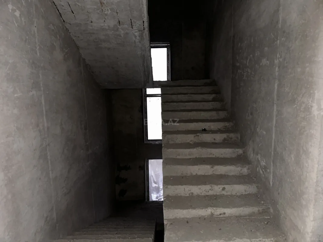 Satılır 7 otaqlı həyət evi 244 m²