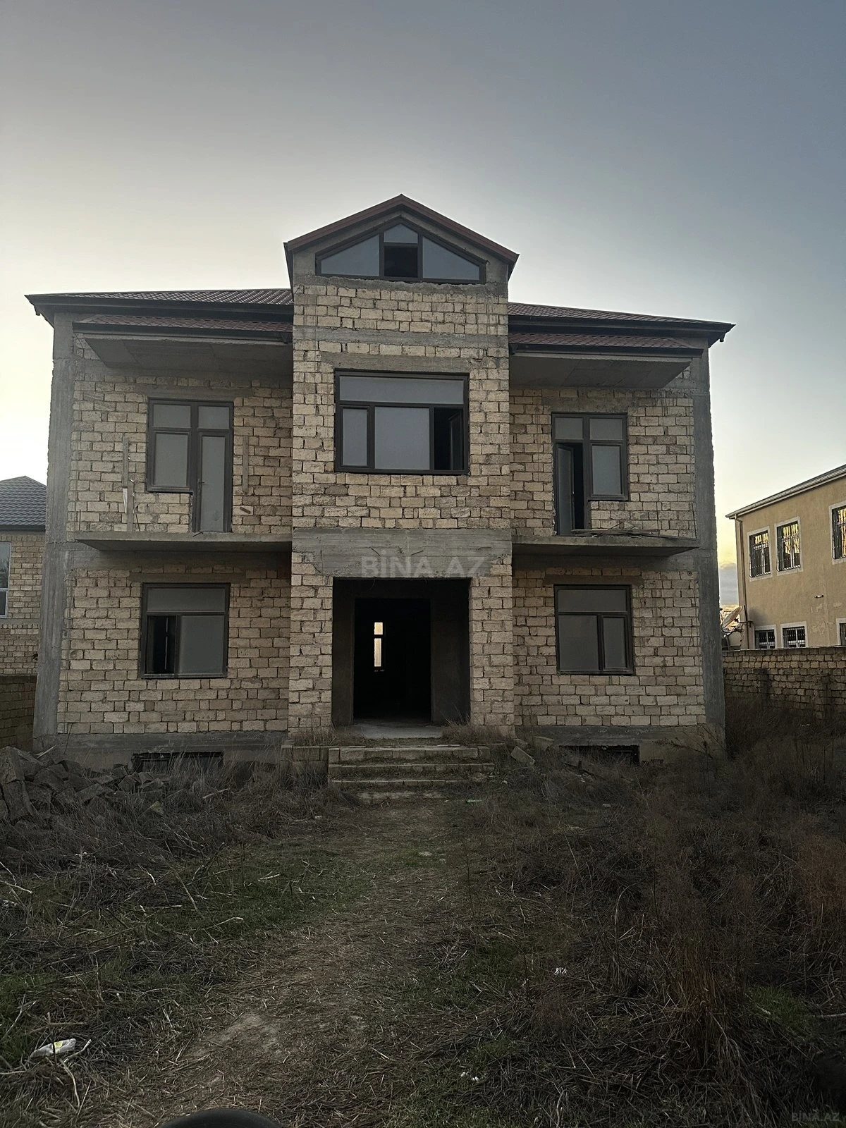 Satılır 7 otaqlı həyət evi 244 m²