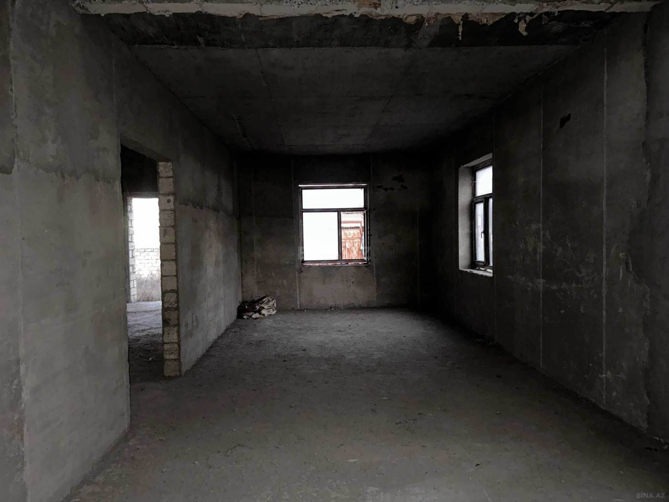 Satılır 7 otaqlı həyət evi 244 m²