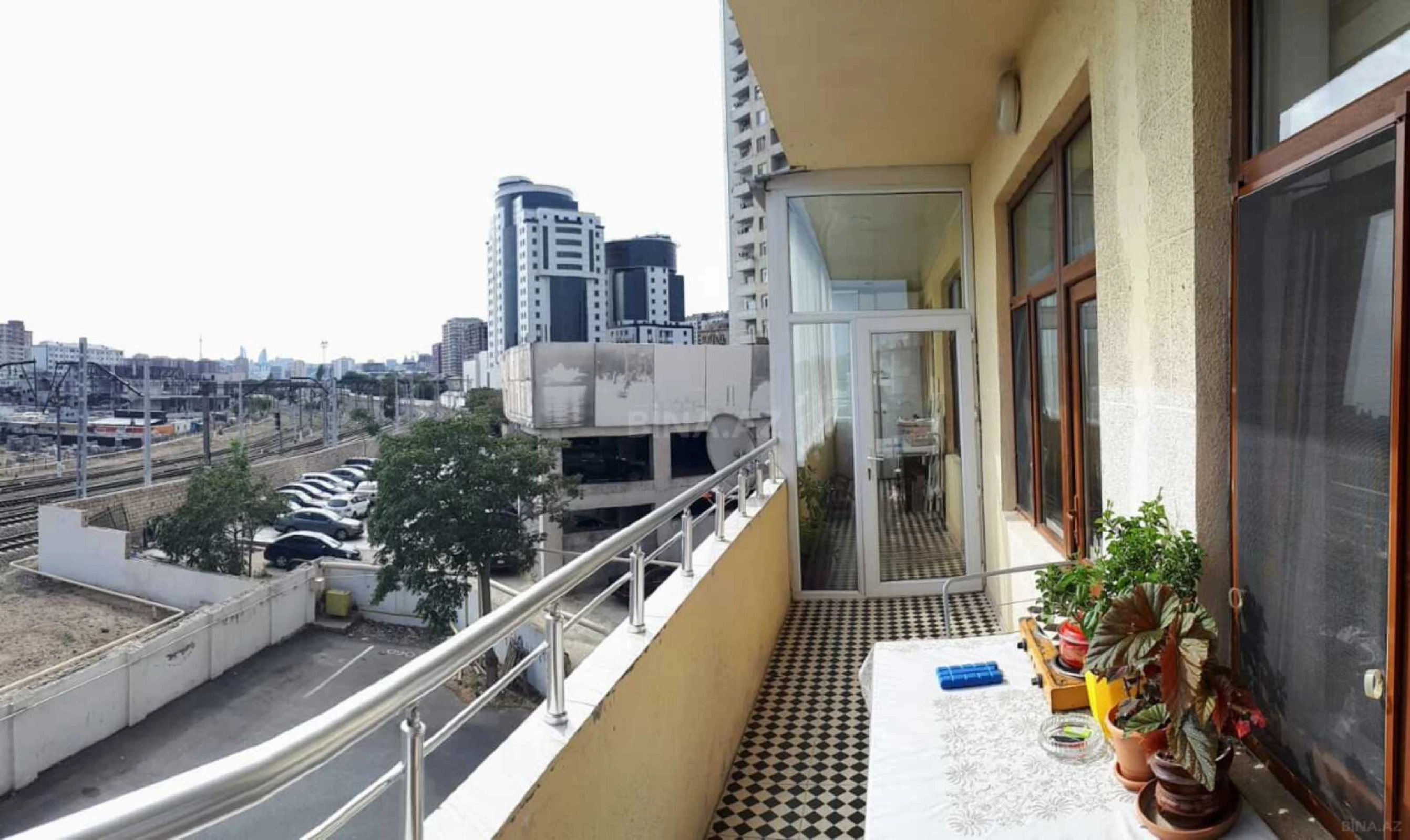 Satılır 4 otaqlı mənzil 190 m²
