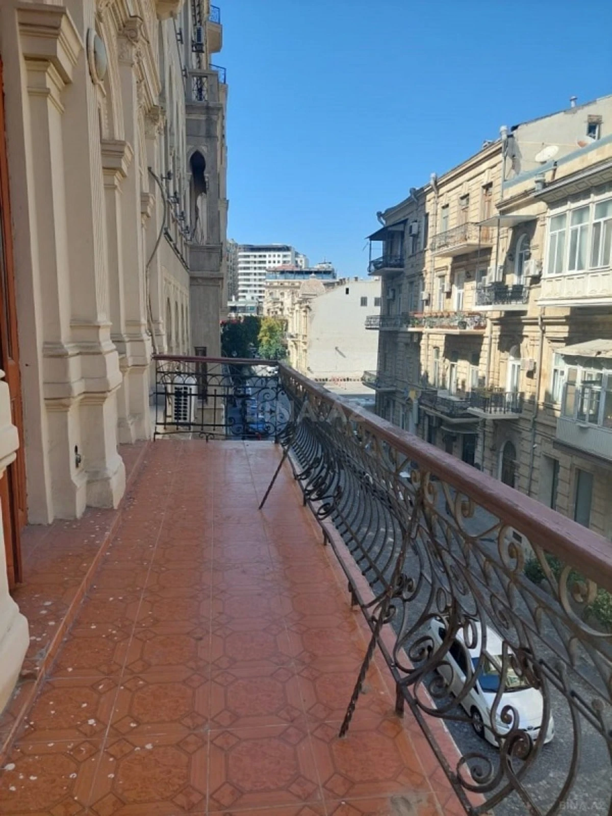 Satılır 9 otaqlı mənzil 310 m²