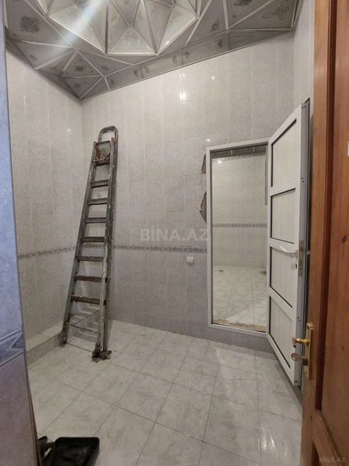 Satılır 9 otaqlı mənzil 310 m²