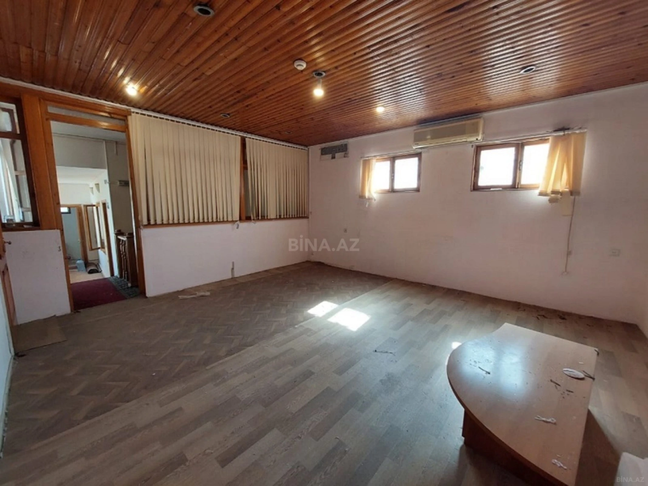 Satılır 9 otaqlı mənzil 310 m²