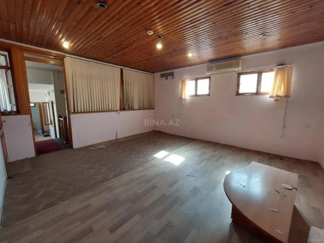 Satılır 9 otaqlı mənzil 310 m²