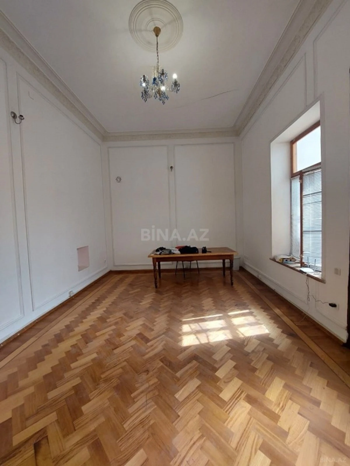 Satılır 9 otaqlı mənzil 310 m²