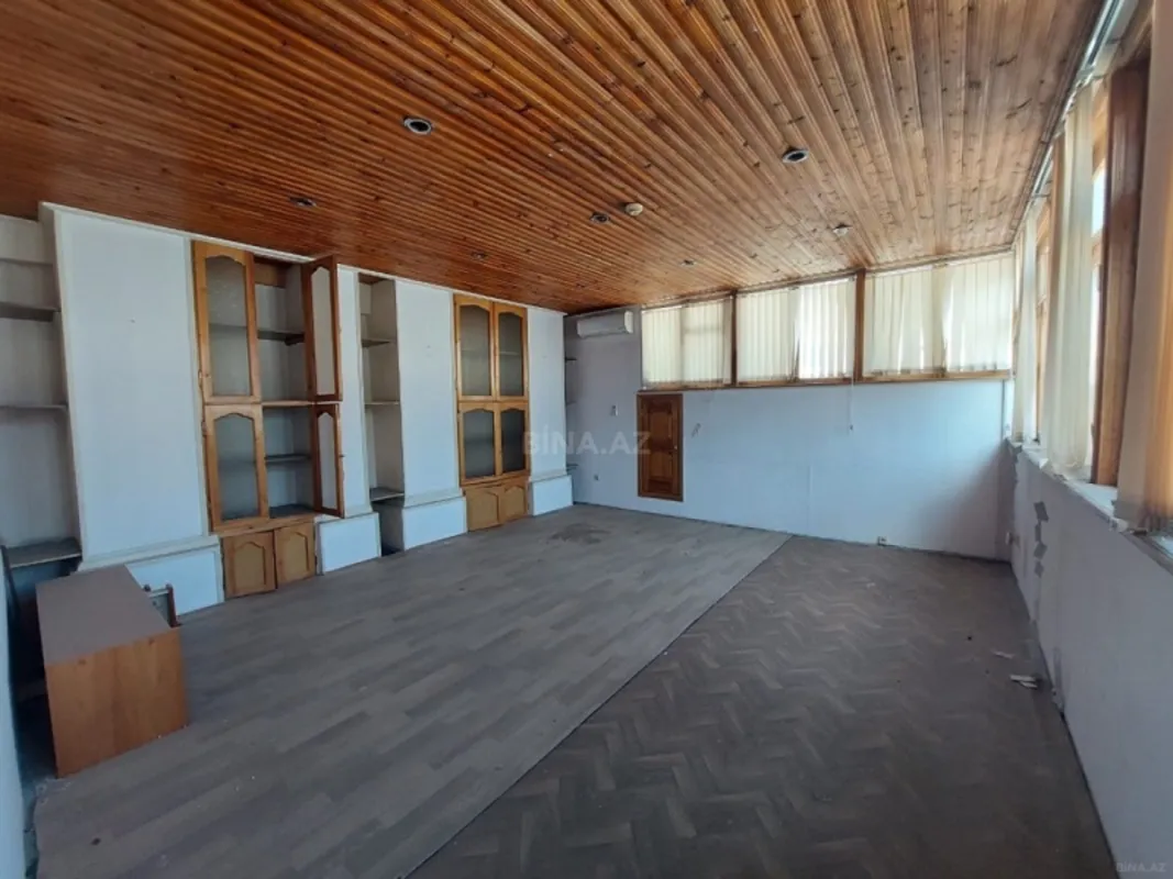 Satılır 9 otaqlı mənzil 310 m²