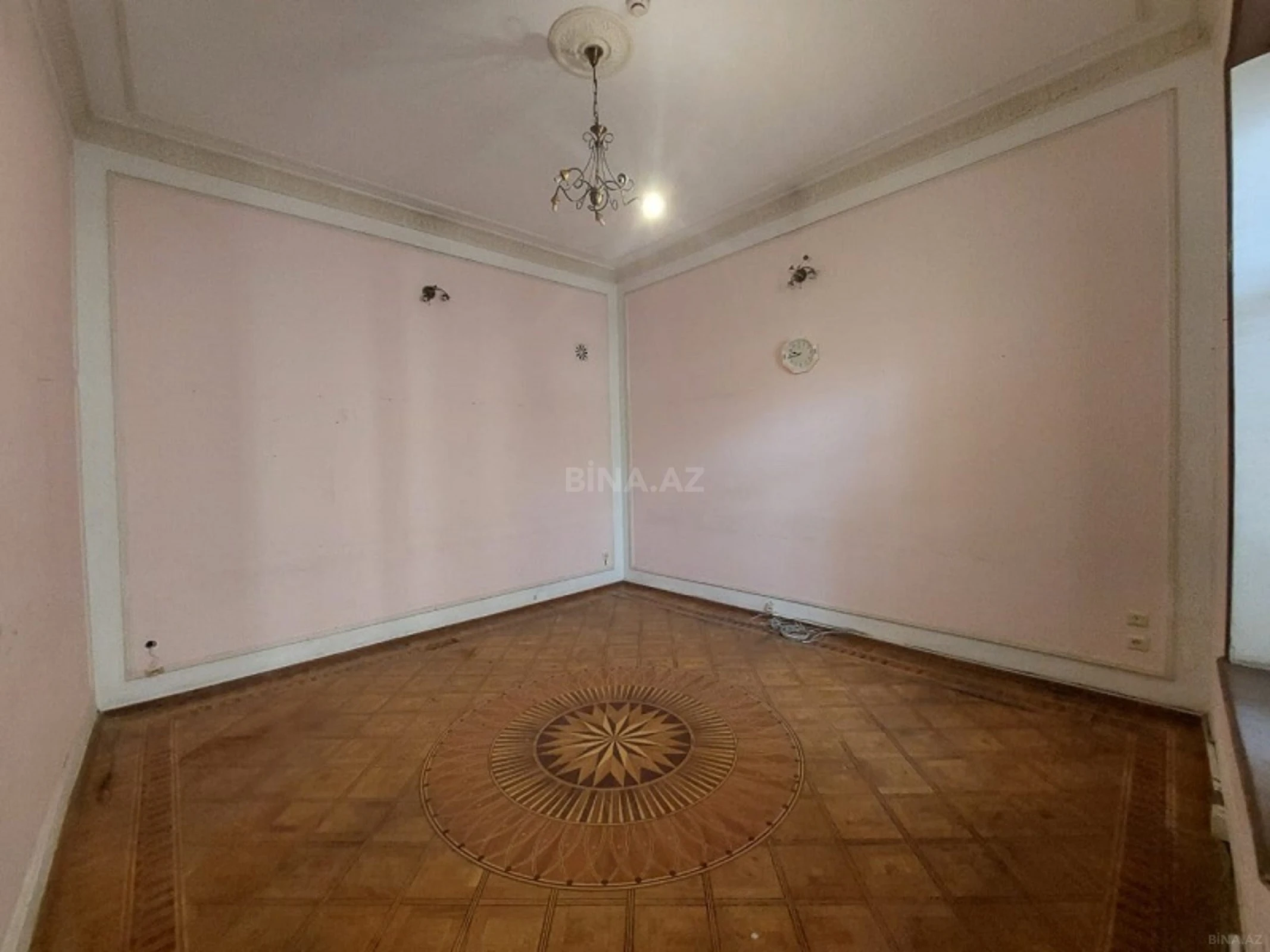 Satılır 9 otaqlı mənzil 310 m²