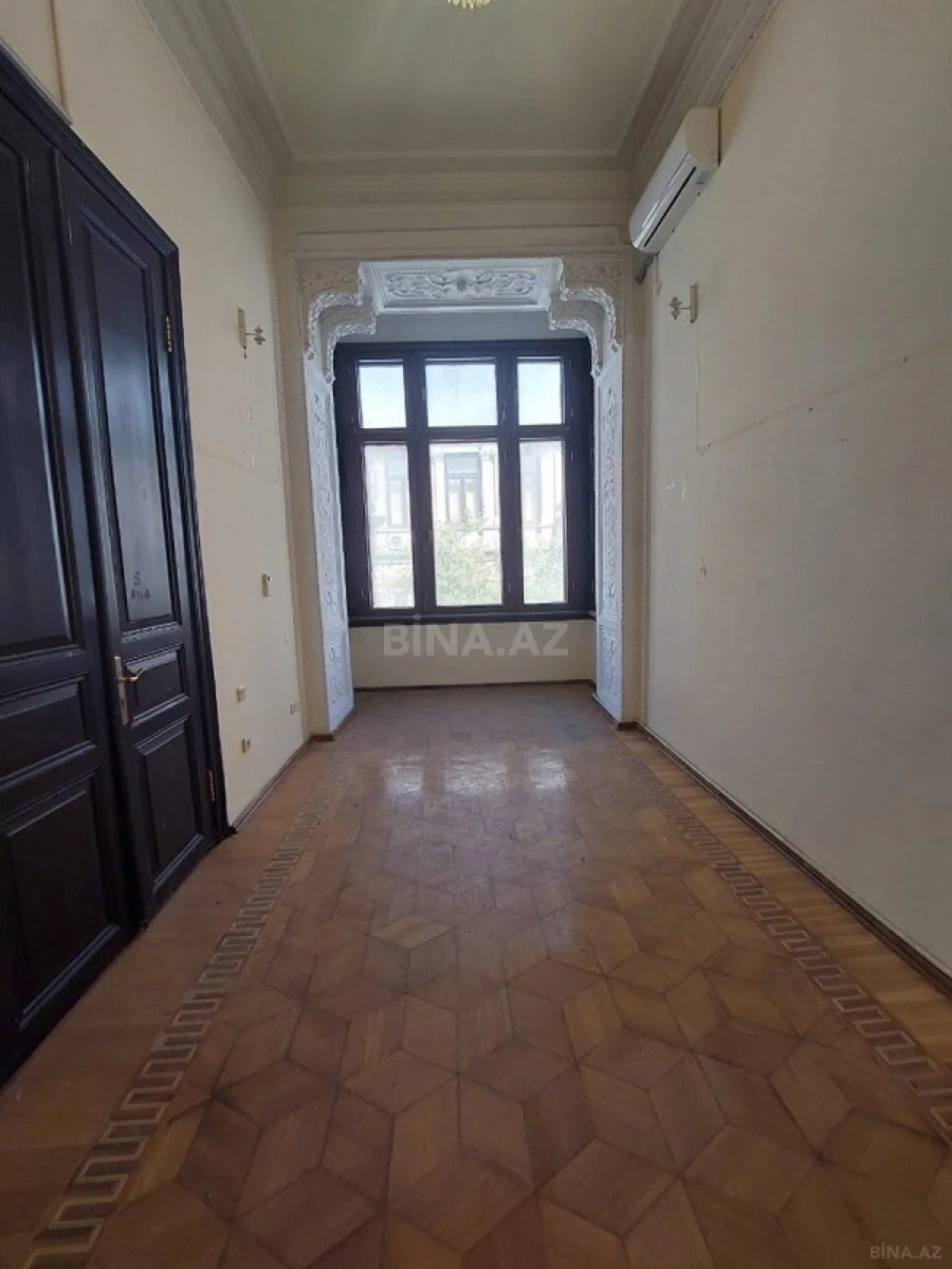 Satılır 9 otaqlı mənzil 310 m²