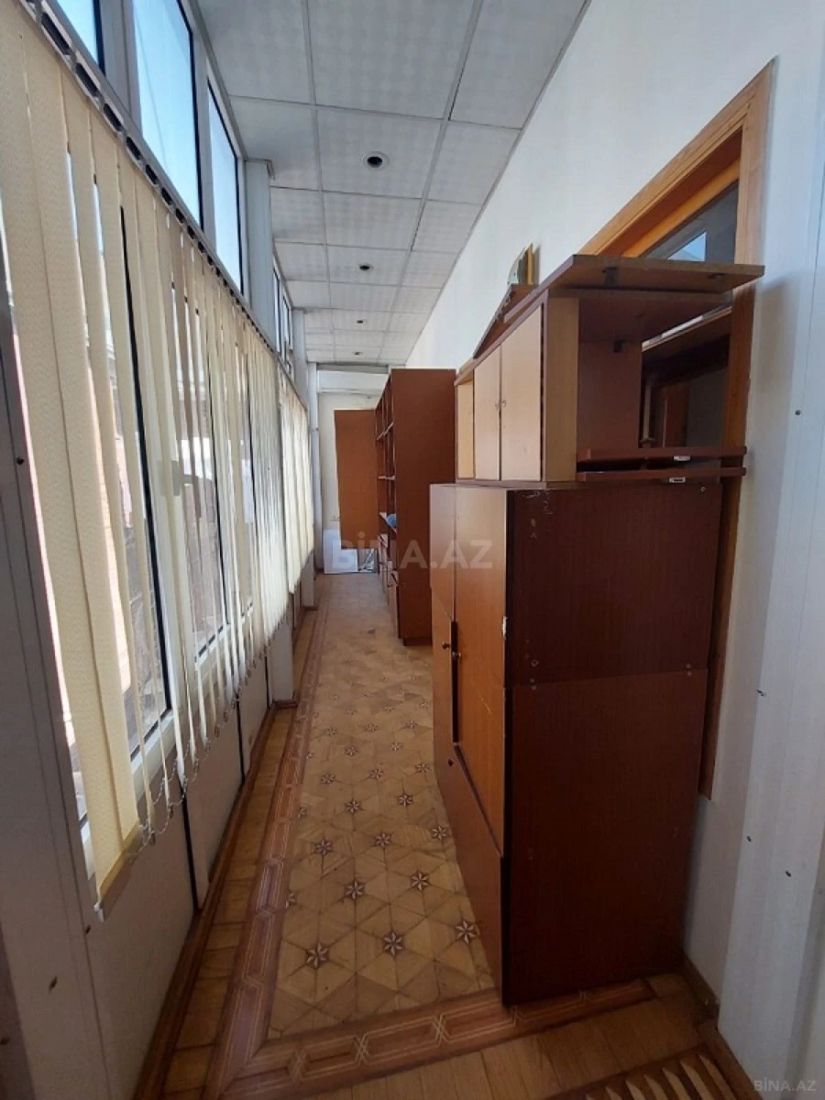 Satılır 9 otaqlı mənzil 310 m²