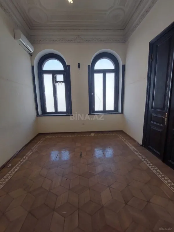 Satılır 9 otaqlı mənzil 310 m²