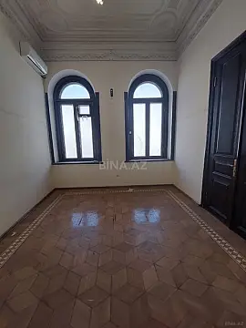 Satılır 9 otaqlı mənzil 310 m²