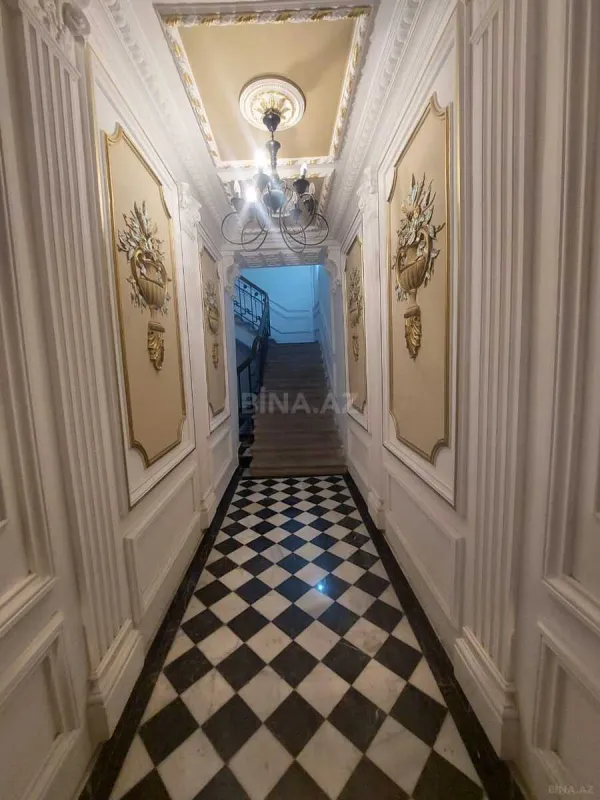 Satılır 9 otaqlı mənzil 310 m²