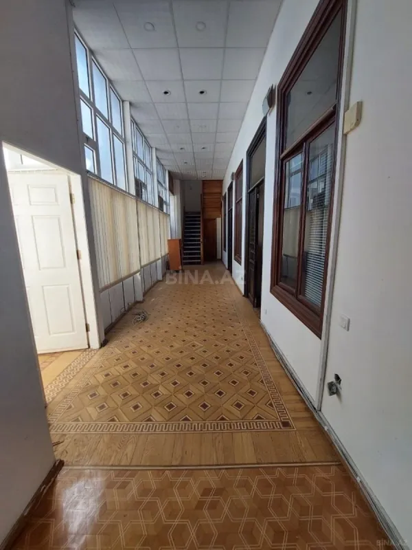 Satılır 9 otaqlı mənzil 310 m²
