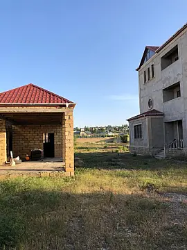 Satılır 12 otaqlı həyət evi 550 m²